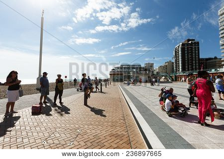Brighton, United Kingdom - August 1, 2017: People Watching The Performance Of A Puppet Theater On Th