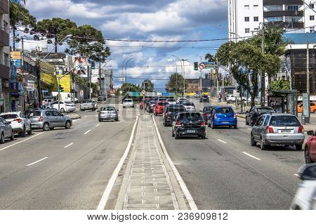 Curitiba, Brazil, January 03, 2018. Traffic Of Vehicles On 7 De Setembro Avenue, In The Central Regi