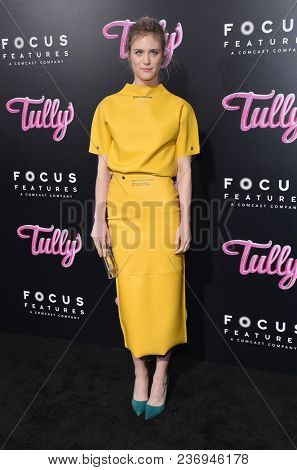 LOS ANGELES - APR 18:  Mackenzie Davis arrives to the