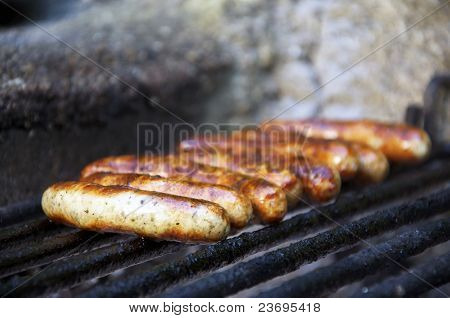 Würstchen auf dem Grill