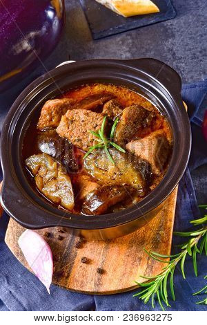 Eggplant Casserole - (melitzanes Me Kreas Sti Katsarola)