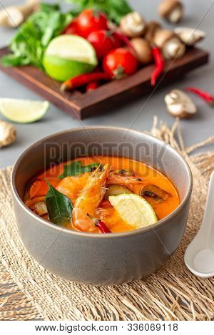 Tom Yum Soup. Thai Cuisine. Healthy Eating. Recipes.