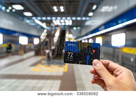 Taipei, Taiwan - Nov 13, 2019 : Using Subway System By 72 Hr Taipei Metro Pass. Once Activated By Sc