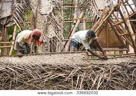 Puducherry, Tamil Nadu - December Circa, 2018. Unidentified Indian Workers Covered The Top Of The Lo