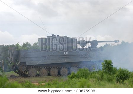 Kyjev, Ukrajina-květen 13:Red Star Historie klubu.Německý tank (replika) během Historická rekonstrukce w