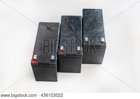 Batteries For Ups To Provide Uninterrupted Power To Computer
