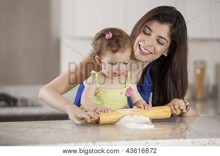 At hjælpe mor cook middag