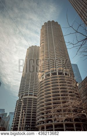 Chicago, Il - March 10th, 2020: The Marina Towers Built On The Chicago River With Their Round Segmen