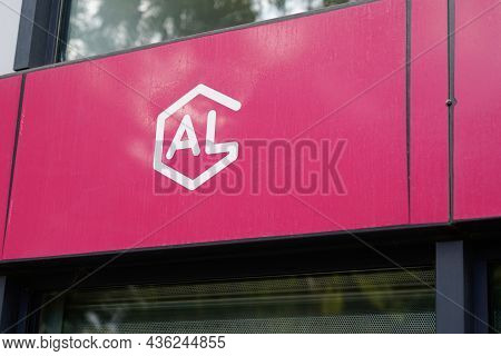 Bordeaux , Aquitaine  France - 10 10 2021 : Action Logement Logo Brand And Sign Text Pink Financial 