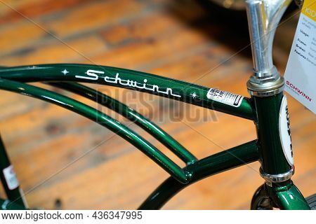 Bordeaux , Aquitaine  France - 10 10 2021 : Schwinn Krate Bikes Logo And Sign Text Us Original Ameri