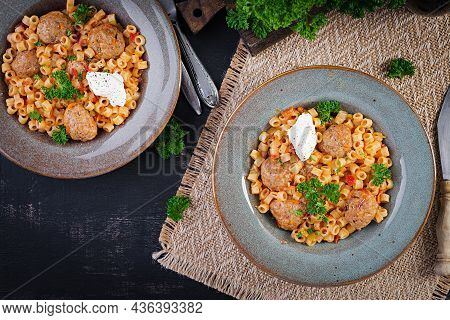 Italian Traditional Ditalini Pasta With Meatballs In Tomato Sauce And Vegetables In Bowl.  Ditalini 