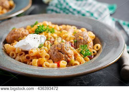 Italian Traditional Ditalini Pasta With Meatballs In Tomato Sauce And Vegetables In Bowl.  Ditalini 