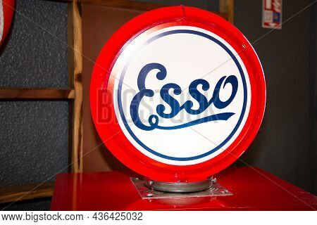 Bordeaux , Aquitaine  France - 10 10 2021 : Esso Vintage Retro Text Sign And Brand Logo On Gas Stati