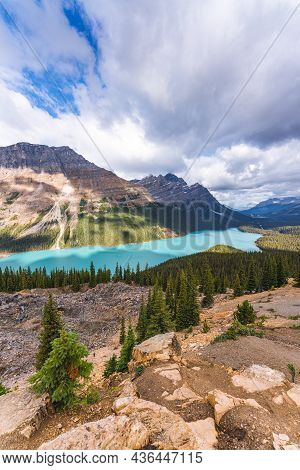 Mountain Landscape With Mount Patterson At Peyto Lake - Canada, Alberta, Banff National Park, Peyto 
