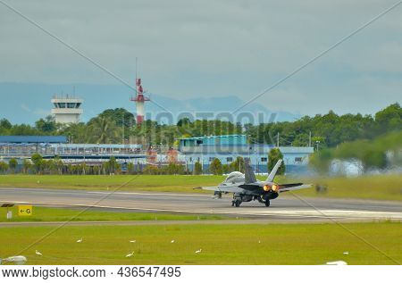 Labuan,malaysia-sept 14,2021:royal Malaysia Air Force Boeing Fa-18 Hornet Fighter Jet Aircraft Take 