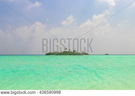 Natural Tropical Turquoise Sandbank Islands Madivaru Finolhu Rasdhoo Atoll Maldives.