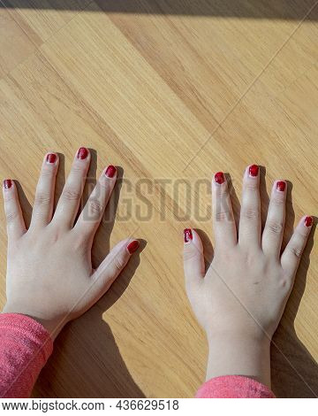 Hands With Henna In A Bright Sunlight On The Floor. Drying Henna At Home.