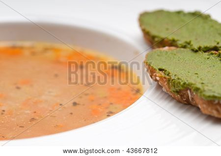 Pesto Crostini tarafı ile İtalyan çorbası çorba