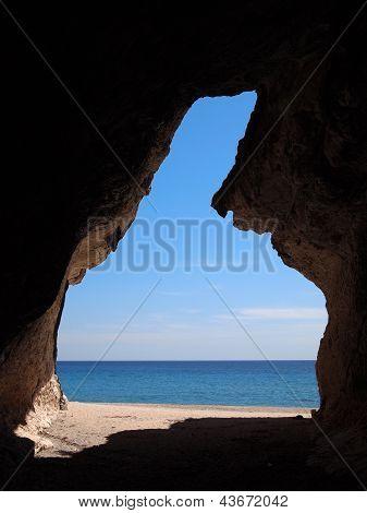 Spiaggia grotta con vista sul mare