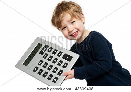 큰 계산기와 함께 귀여운 소년