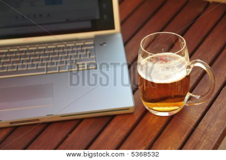 Cerveja e Laptop
