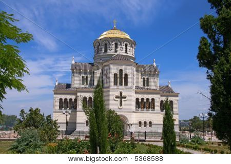 Orthodoxe Kathedrale wieder aus Ruinen