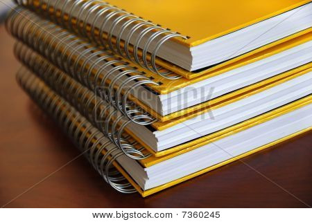 Gul Notebooks stak