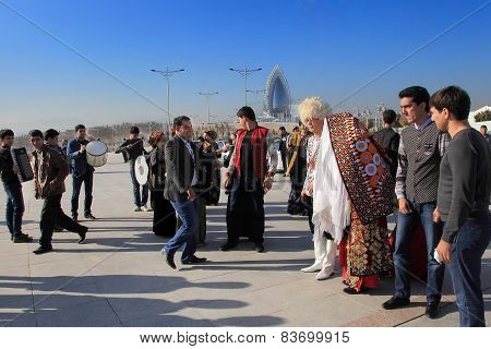 Ashgabad, Turkmenistan - October 15, 2014. The Bride And Groom In The Turkmen National Dress.