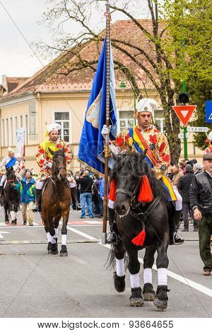 Junii Brasovului parade, Brasov