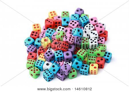 再生 varicoloured 骨嘘ヒープ白い背景の上に