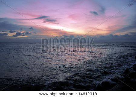 Havet solnedgång. Borneo.