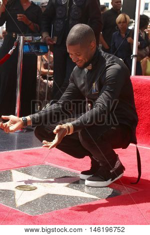 LOS ANGELES - SEP 7:  Usher Raymond at the Usher Honored With a Star On The Hollywood Walk Of Fame at the Eastown on September 7, 2016 in Los Angeles, CA