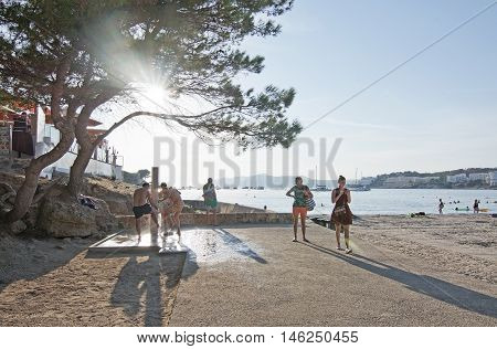 Beach People And Parasols Silhouettes