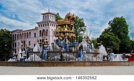 Colchis fountain is located in the central square in Kutaisi. It is a large building with 30 statues - copies of the Colchian culture of the Bronze Age figures.