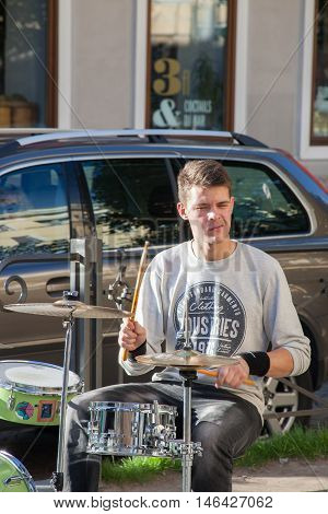 St. Petersburg, Russia-september 09,2016: The Street Musician Plays On The Street Of St. Petersburg.