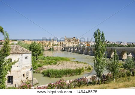 The View at the historic center of Cordoba with the Puerta del Puente (Spanish: 