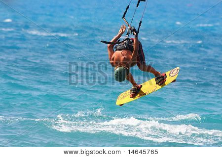Kite Boarder auf der Ionischen Insel von Lefkas in Griechenland