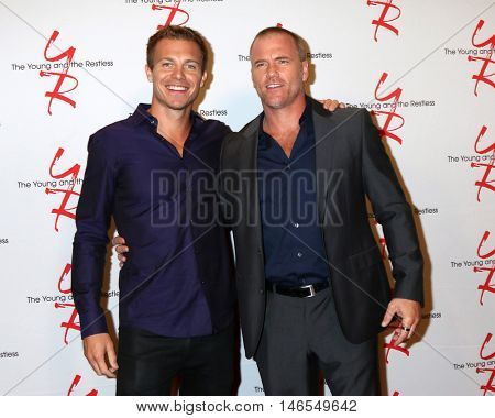 LOS ANGELES - SEP 8:  Micheel Roark, Sean Carrigan at the Young and The Resltless 11,000 Show Celebration at the CBS Television City on September 8, 2016 in Los Angeles, CA