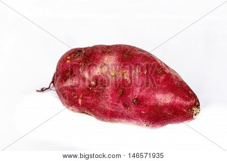 Red sweet potatoes (yams) in bulk at the farmers market