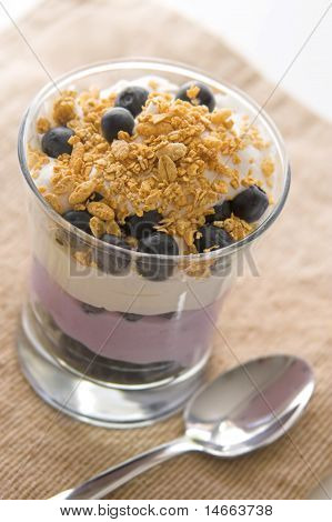 Parfait de yogur de arándano