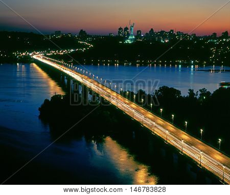 Illuminated Paton bridge and Mother Motherland monument in Kiev.