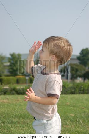 Jongen zwaaien Bye Bye