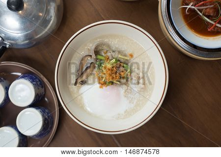 porridge, pork, rice, chicken, congee, egg, food, asian, gruel, meal, cuisine, bowl, traditional, breakfast, chinese, lunch, white, vegetable, dinner, healthy, culture, restaurant, thai, delicious, ingredient