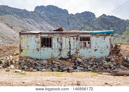 Abandoned trailer in the mountains in the autumn