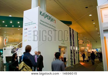 Hannover, Německo - březen 5, 2011: Stojan Kaspersky Lab v Cebit počítač Expo, Hannover, klíček