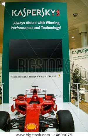 Hannover, Německo - březen 5, 2011: Stojan Kaspersky Lab v Cebit počítač Expo, Hannover, klíček