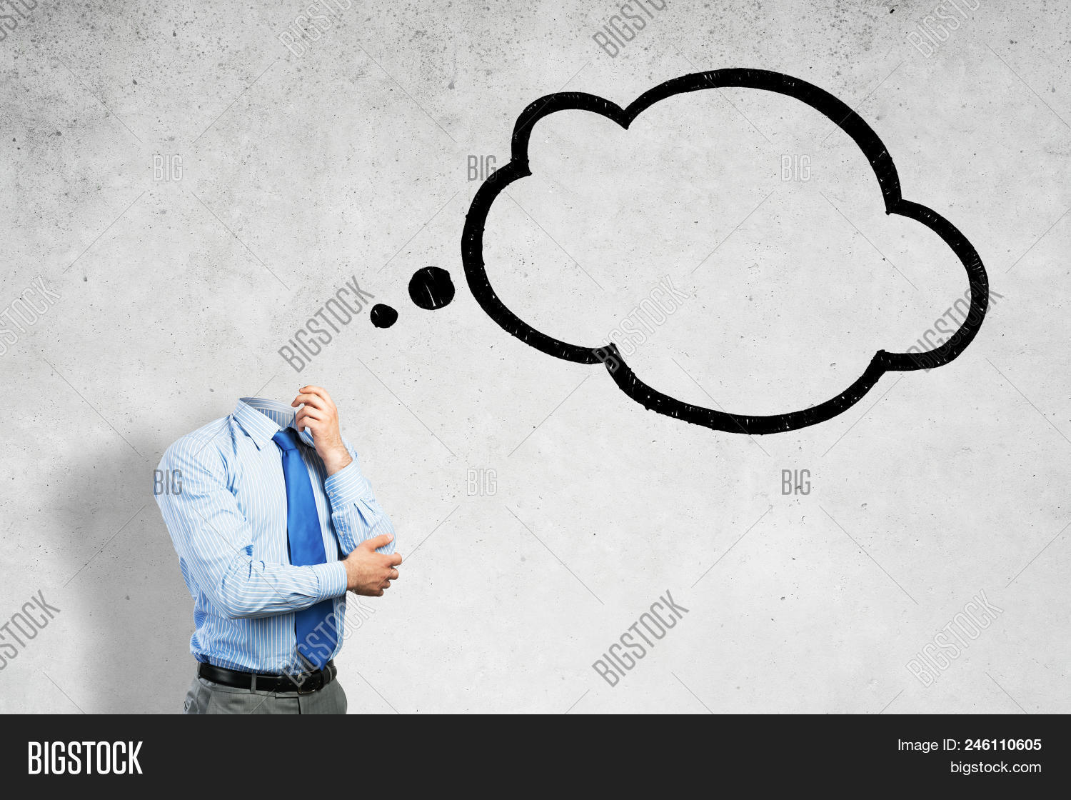 Фотография умного человека. Идея в голове. Мысли в его голове. Мысли в его голове. Мыслящий человек.