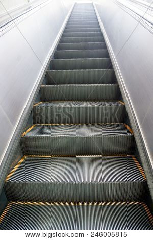 Bangkok,thailand-march 25,2018 : Close Up Floor Platform Electric Escalator Is Moving Up Staircase. 