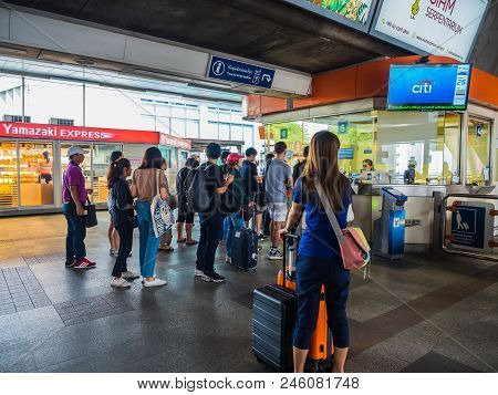 Bangkok, Thailand - May 6,2017 : Unidentified  Passengers Waiting For Coin Change At Bts Skytrain Ph