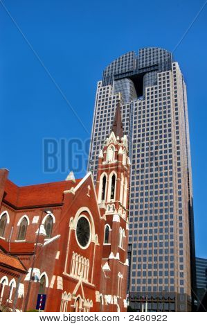 Kostel stojí pevně tváří v tvář pokroku